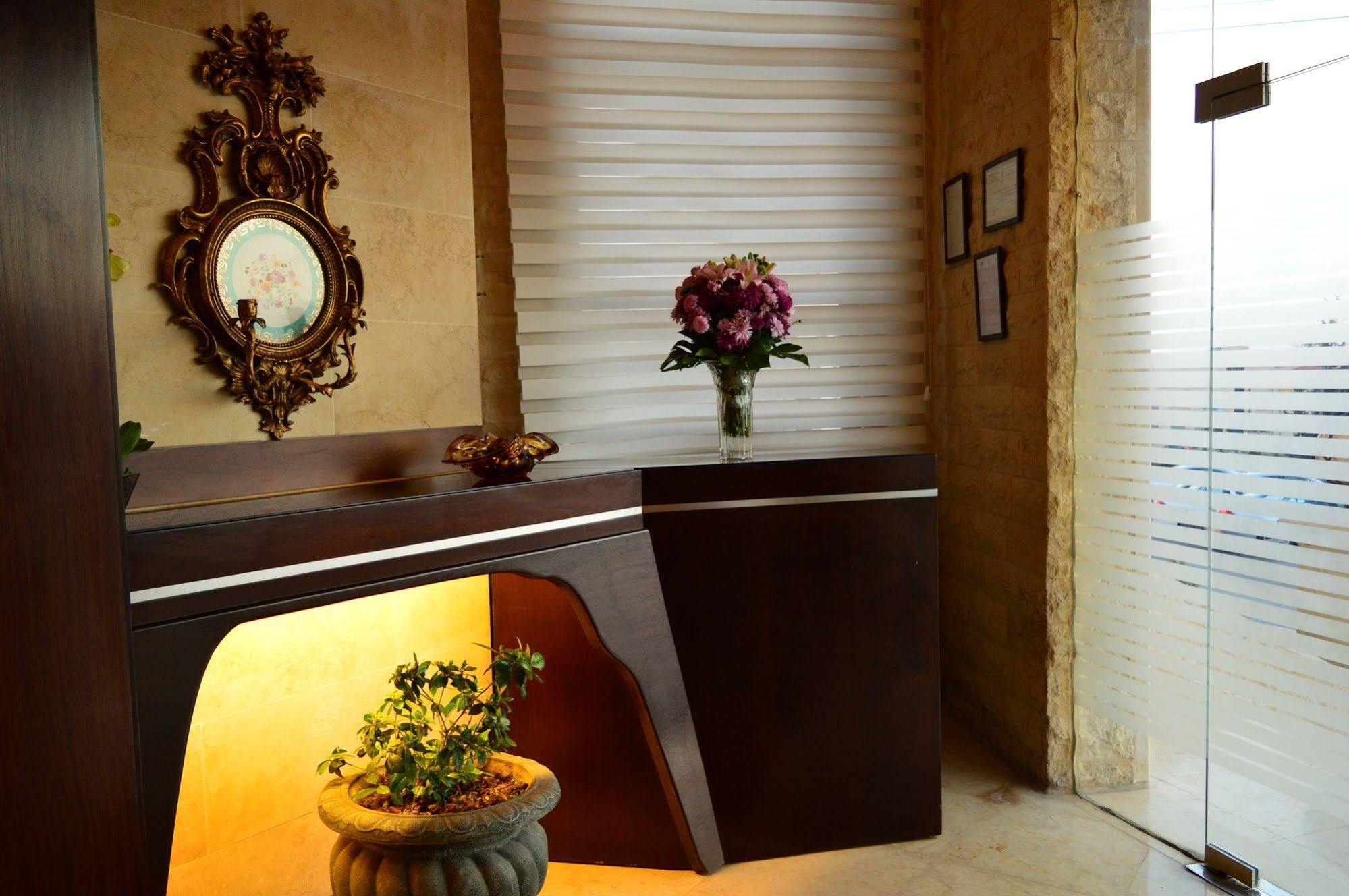 Nadine Hotel Suites Amman Dış mekan fotoğraf